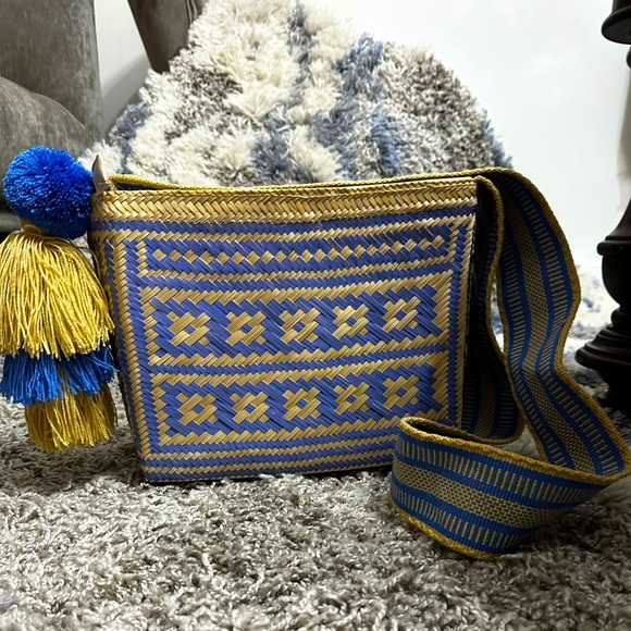 Handbags - Medium cross body wayu Bag